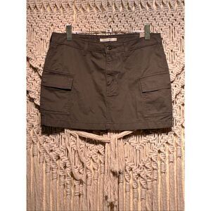 Levi's '94 Cargo Mini Skirt Grape Leaf Olive Size 29 NWT A75200001